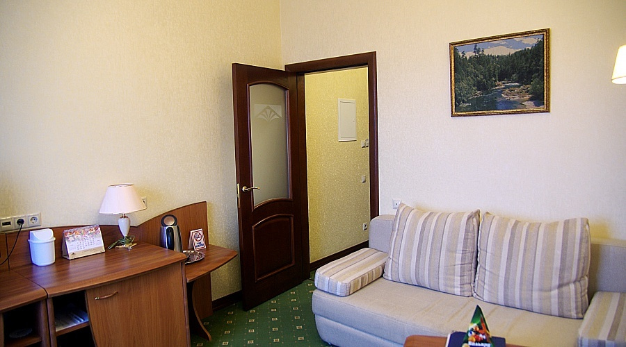 Посмотреть в галерее Люкс 2-комнатный, вид на парк