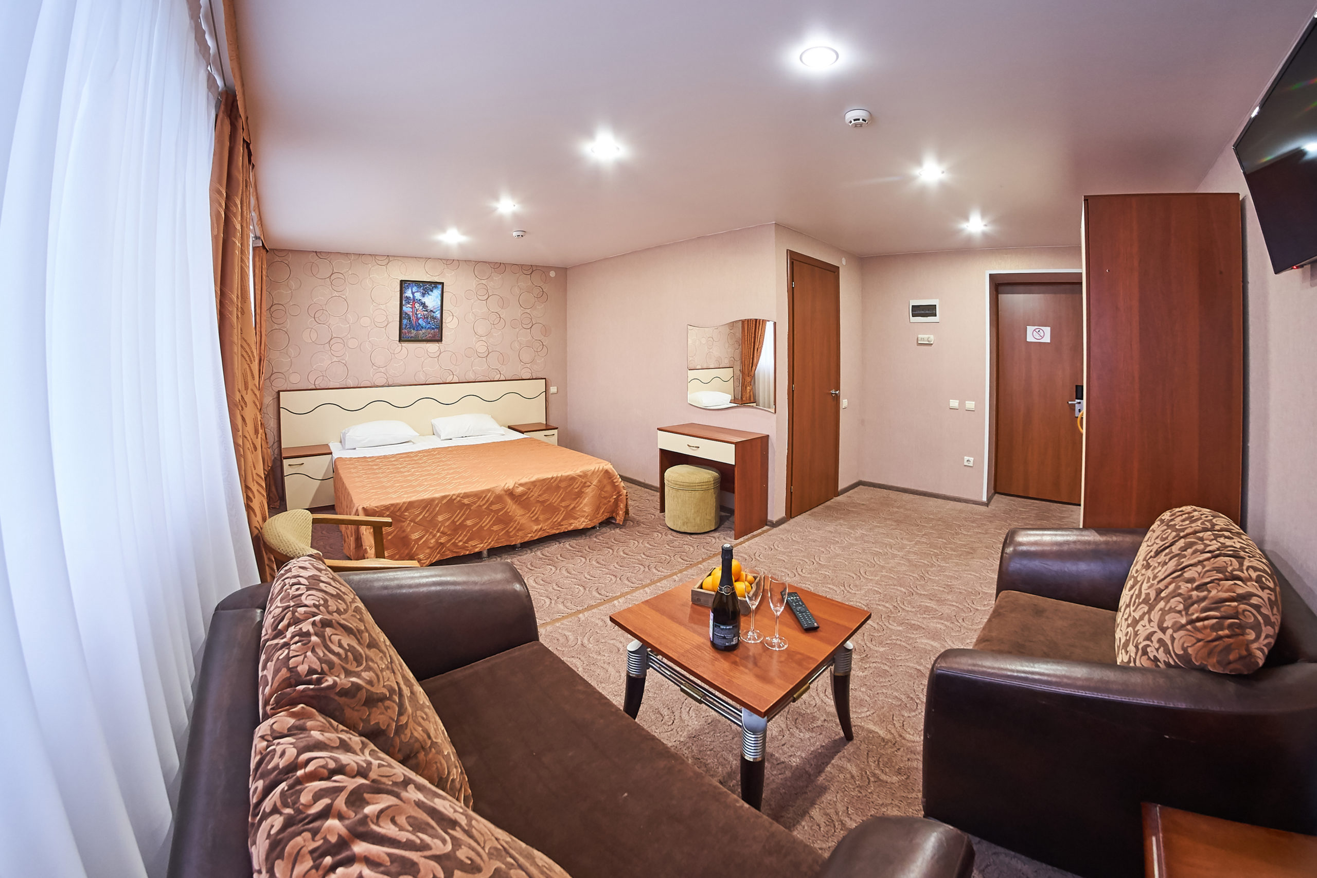 1 категория 2- местный с  одной двуспальной кроватью или двумя раздельными кроватями 1- 4 этаж