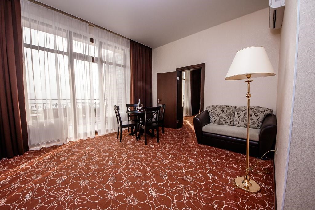 Люкс 2-местный 2-комнатный с видом на море и 2 балконами