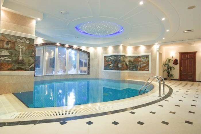 Вилла на 6 спальных комнат