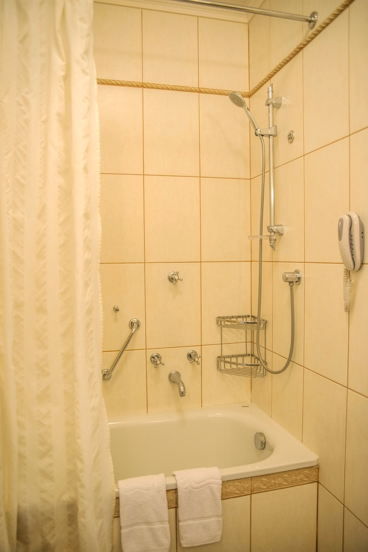 Стандартный с видом на холм