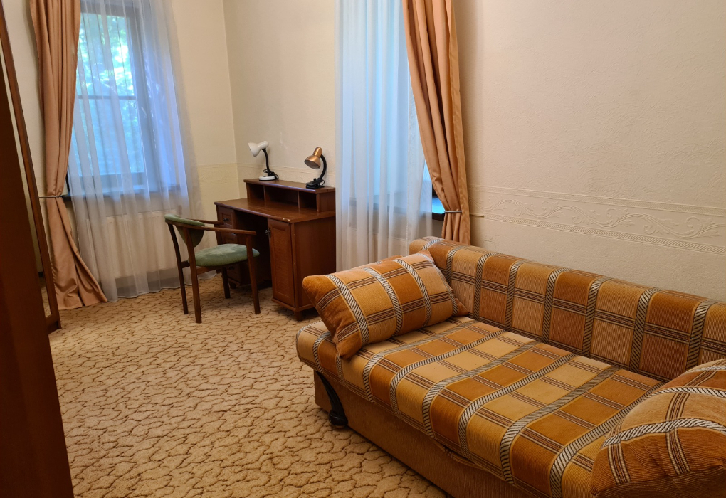 2-мест.(разм. в 6-мест.) коттедж №2