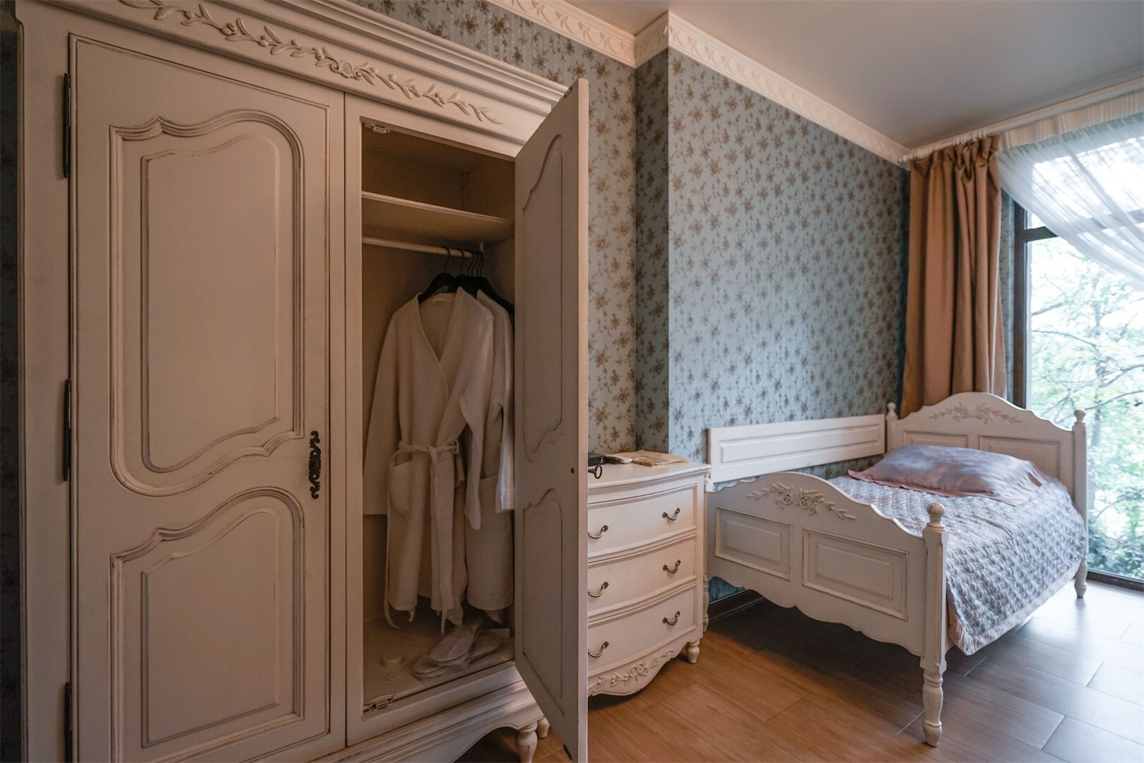 Standart Premium Blue, Main Building