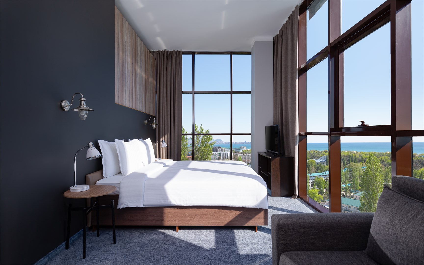Посмотреть в галерее Suite Panoramic 3-местный