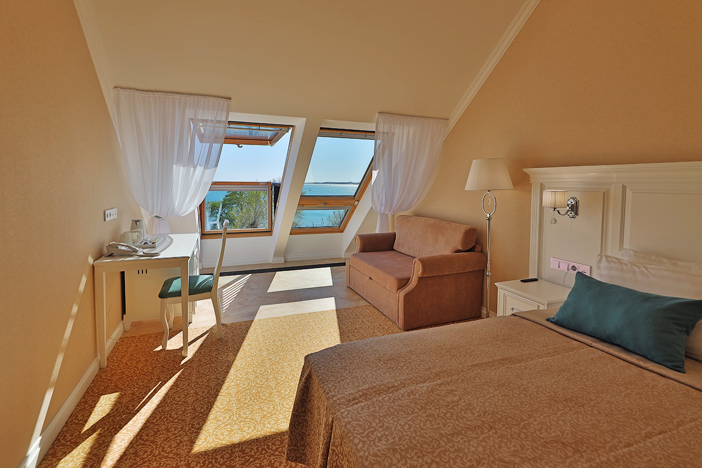 Джуниор сюит мансарда 2-местный