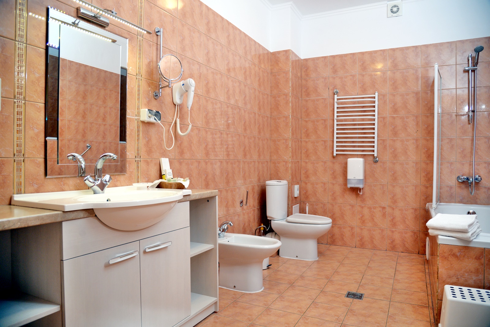 Люкс 2-местный 2-комнатный корпус С боковой вид на море