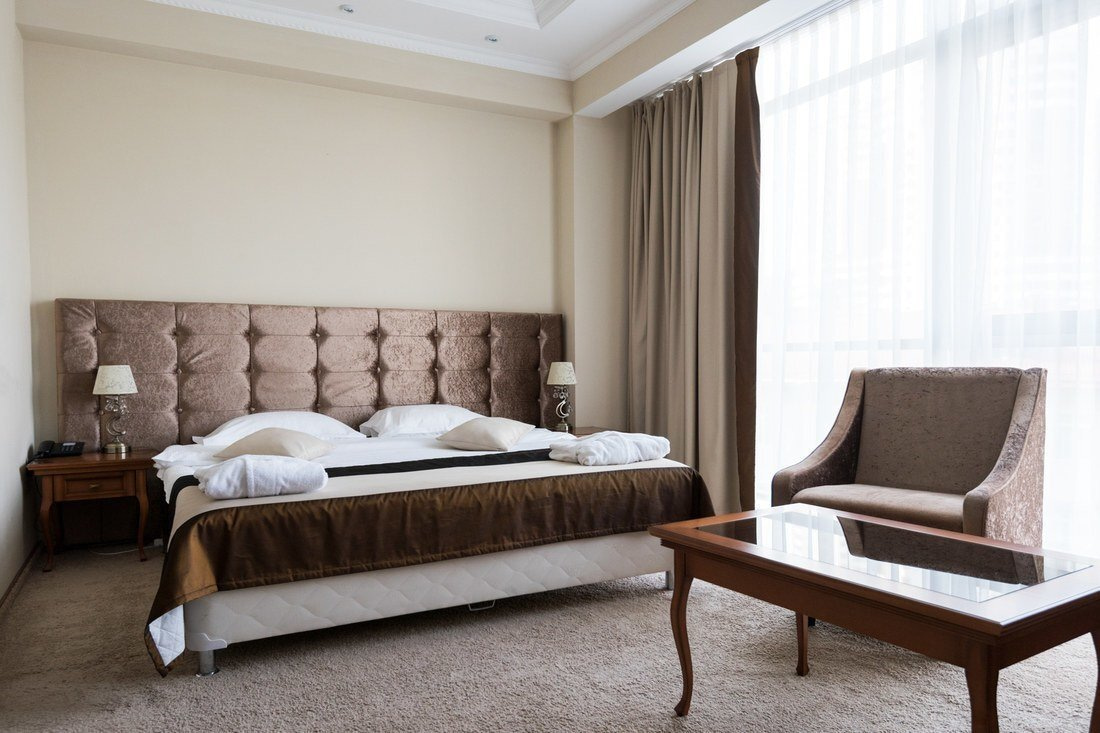 Полулюкс, Основной корпус