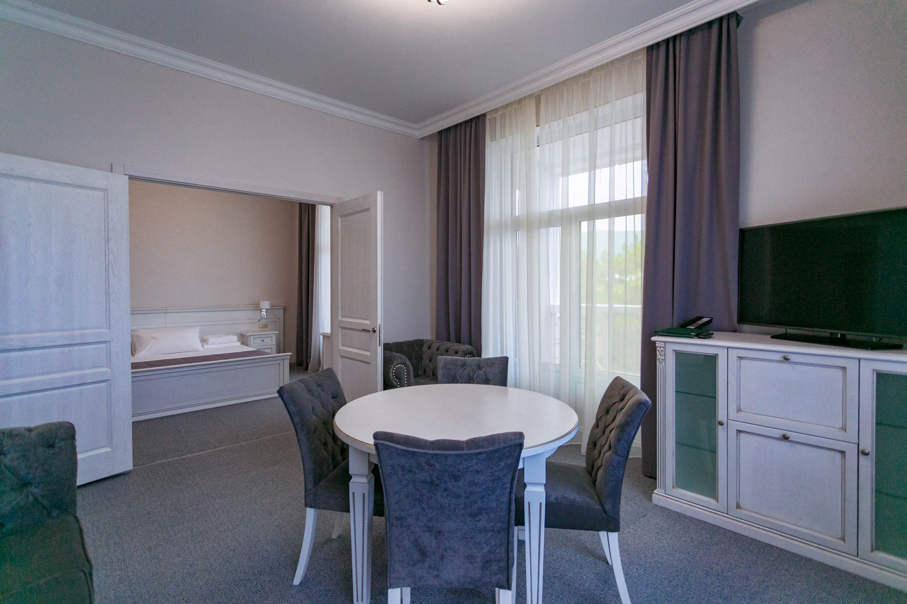 Апартаменты 2-местный 3-комнатный Салют 