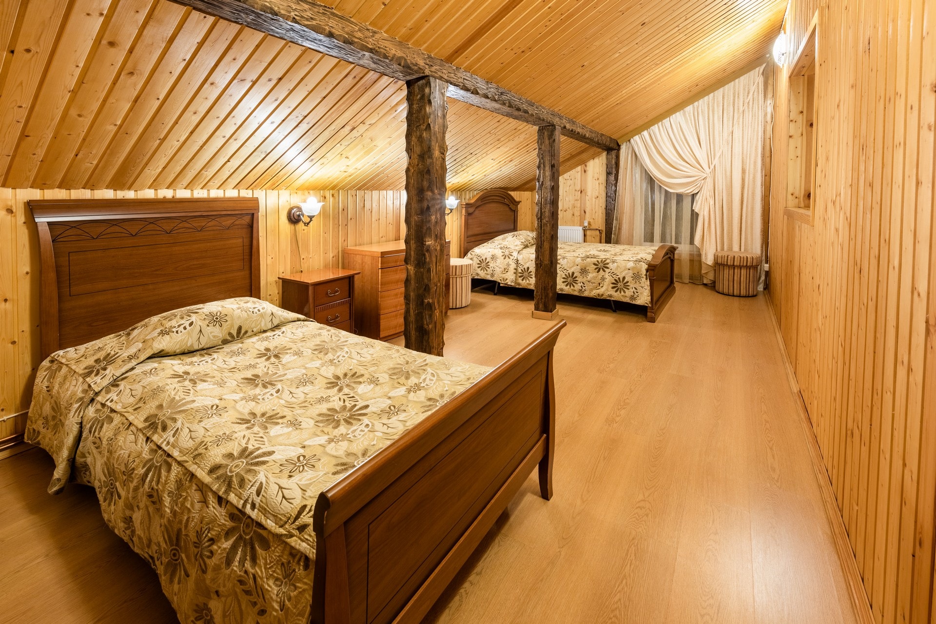 Коттедж 10местный коттедж с камином и сауной