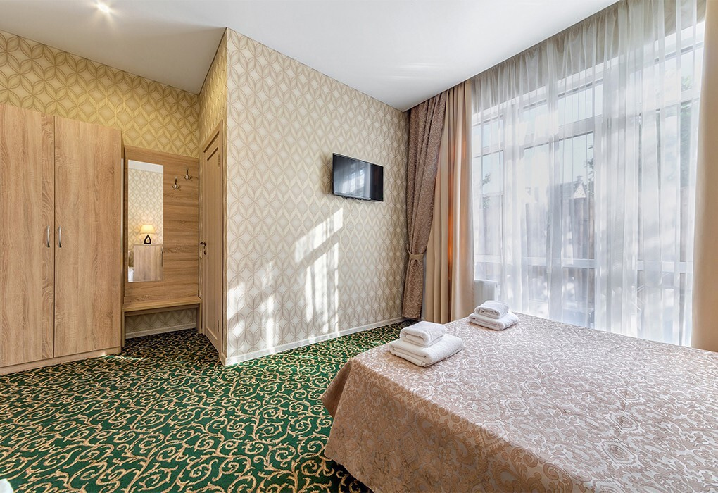 Посмотреть в галерее 2-мест.(разм. в 3-мест.) станд. с террасой