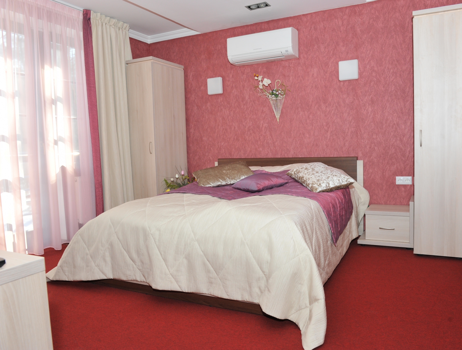 Посмотреть в галерее Коттедж 2-местный 3-комнатный Коттедж