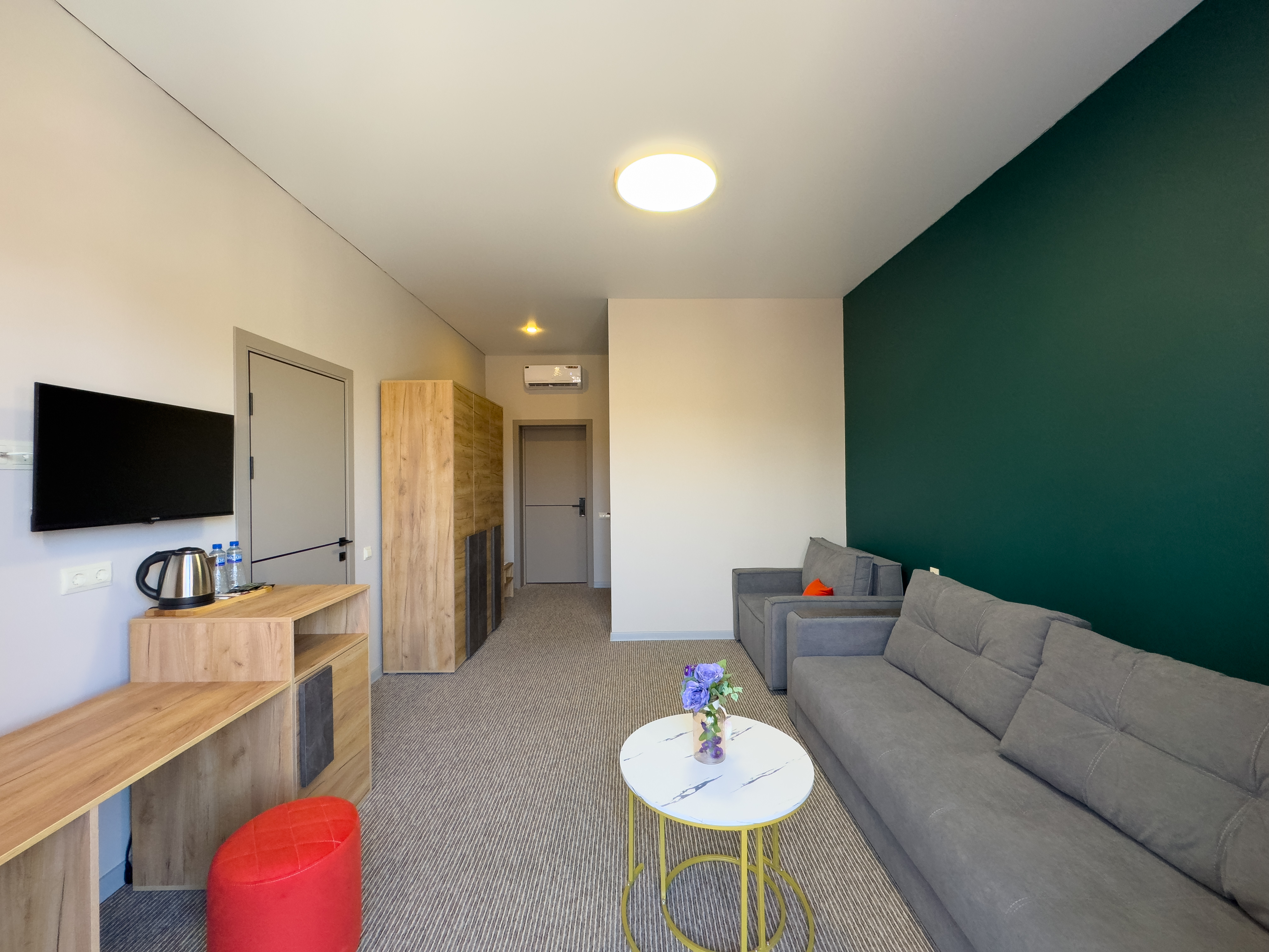 Люкс 2-местный 2-комнатный с балконом  корпус 2