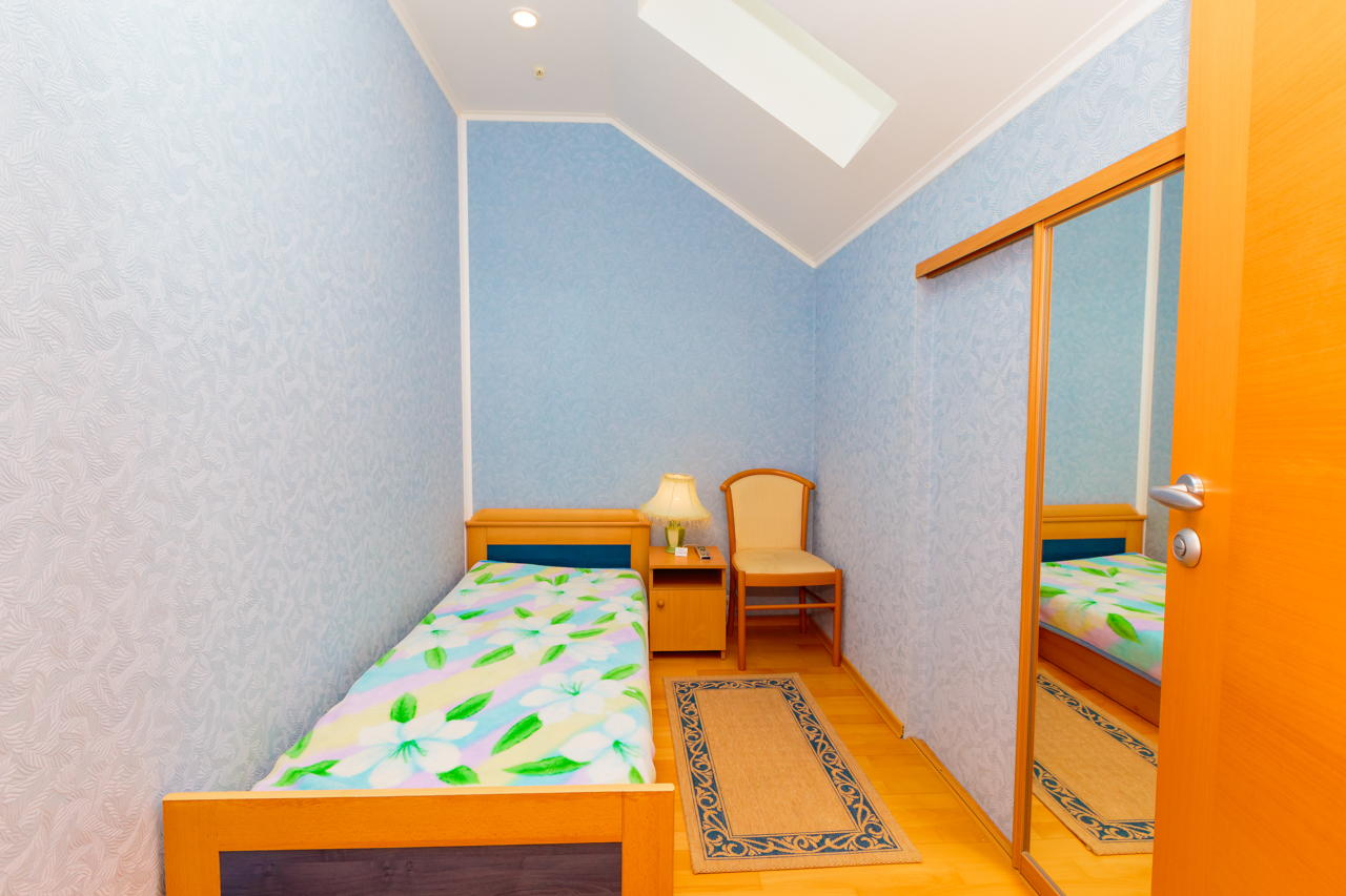 Мансардный эконом 2-местный 2-комнатный