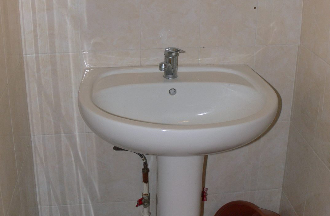 Номер 1-местный 1-комнатный с частичными удобствами корпус 1