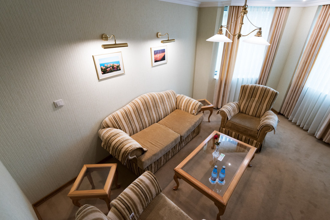 Люкс Стандарт, Бизнес корпус