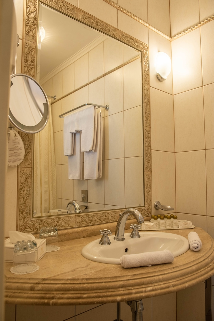 Стандартный с видом на холм