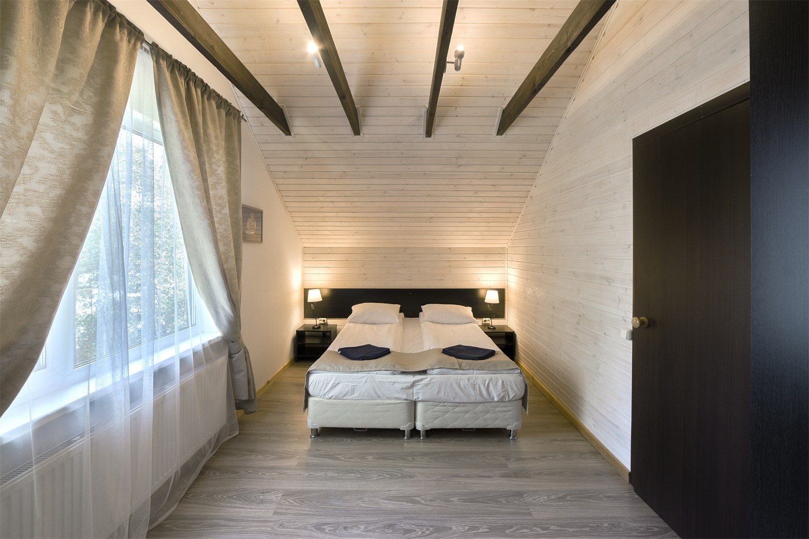 Дом 6-мест. с кух. на берегу