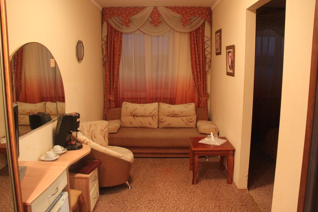 Полулюкс, основной корпус