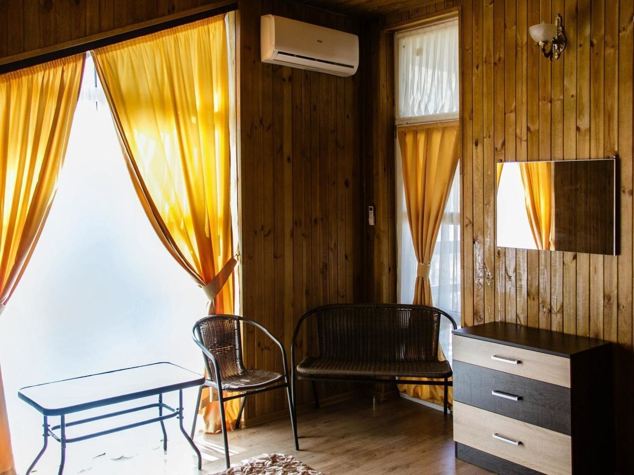 «АПАРТАМЕНТЫ У МОРЯ»