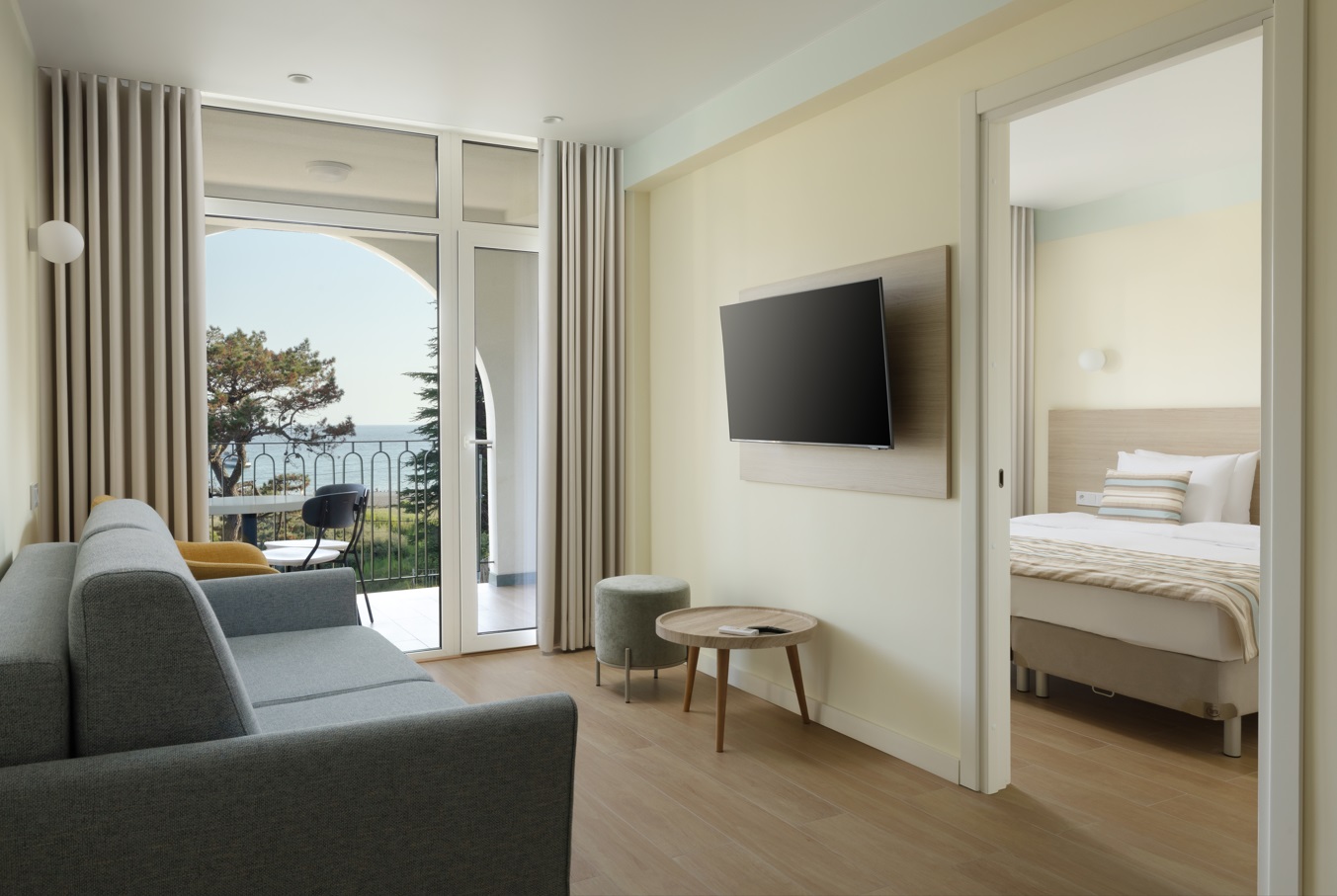 Люкс 2-местгный 2-комнатный с балконом