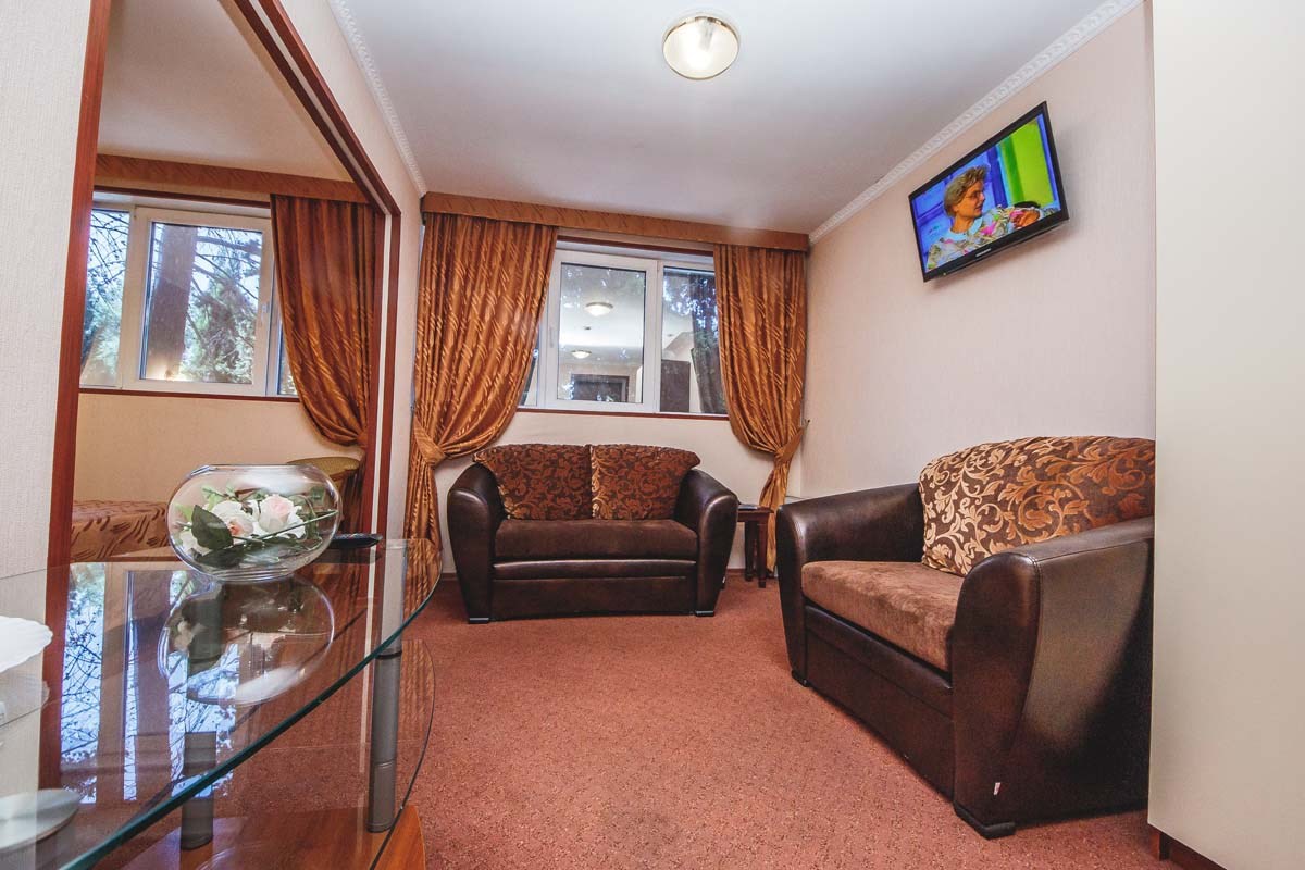 1 категория 2- местный с  одной двуспальной кроватью или двумя раздельными кроватями 1- 4 этаж