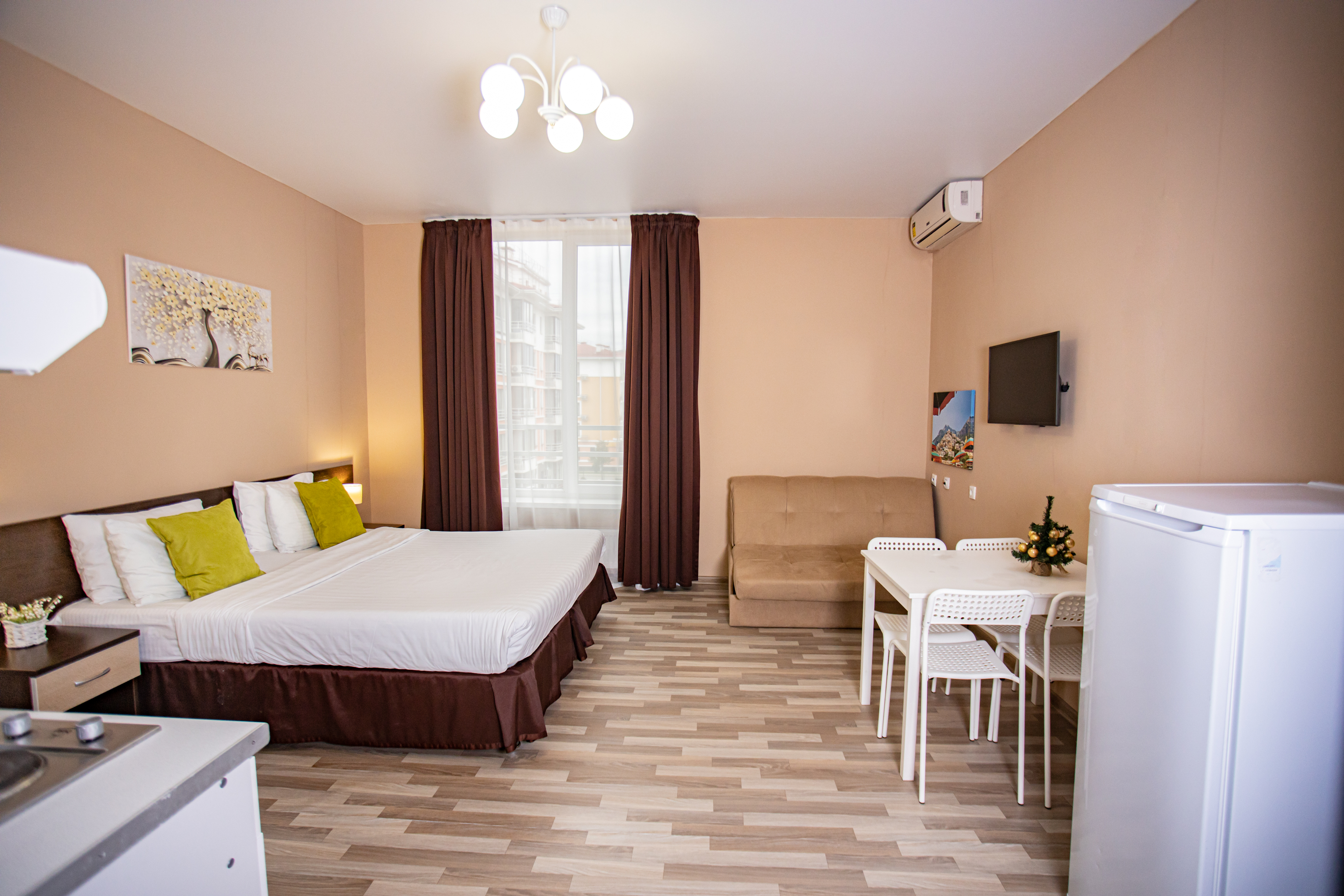 Апартаменты Апартаменты 4-х местные, вид на бассейн/горы (206,306,406,506)