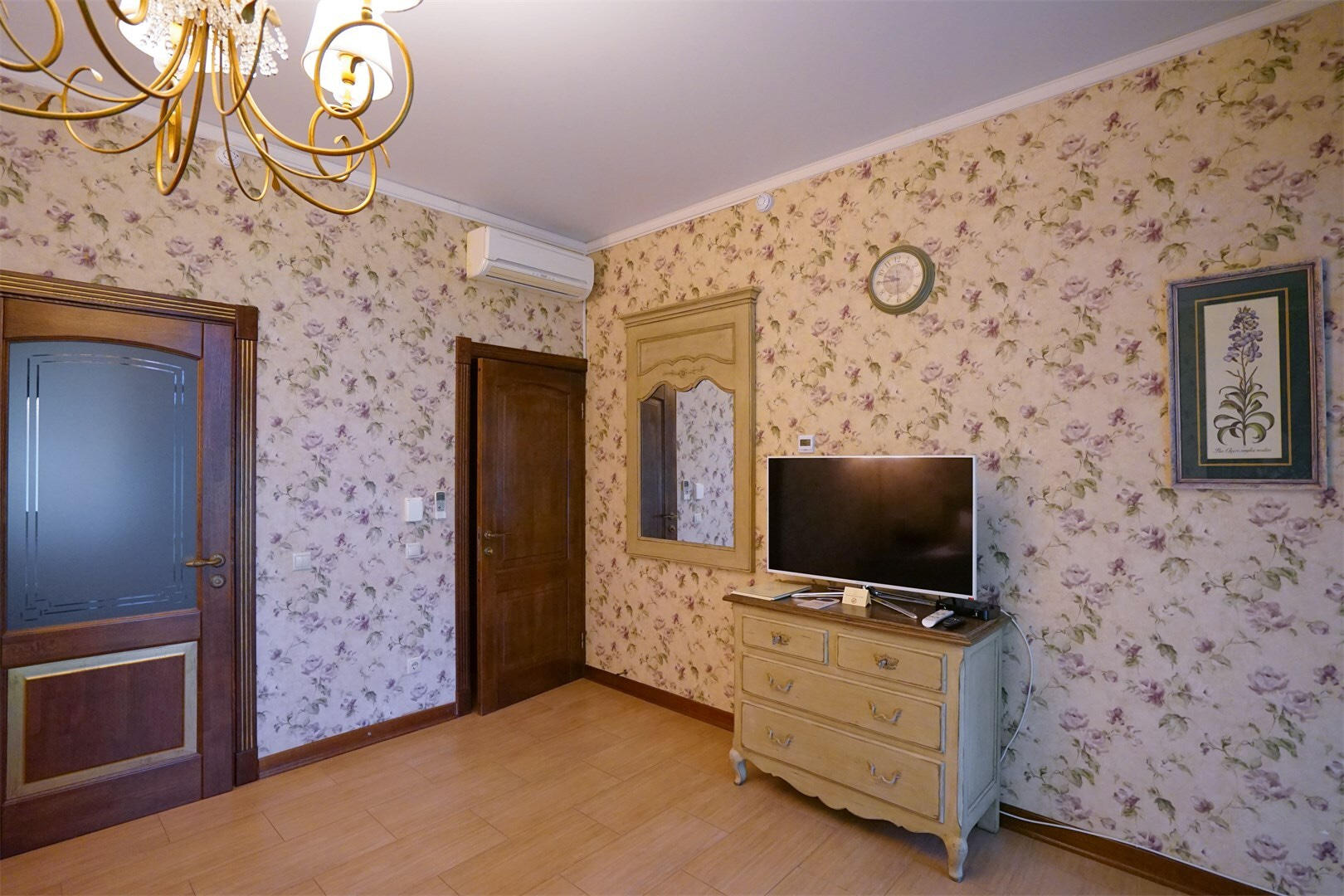 Standart Premium Violet, Main Building