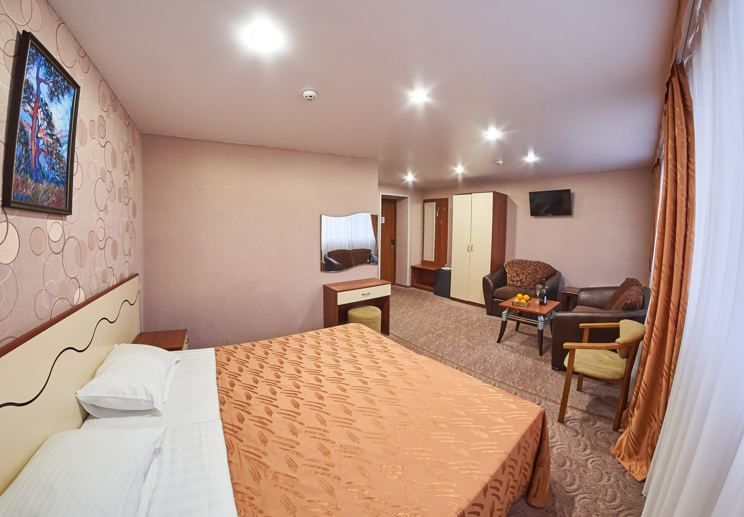 1 категория 2- местный с  одной двуспальной кроватью или двумя раздельными кроватями 1- 4 этаж