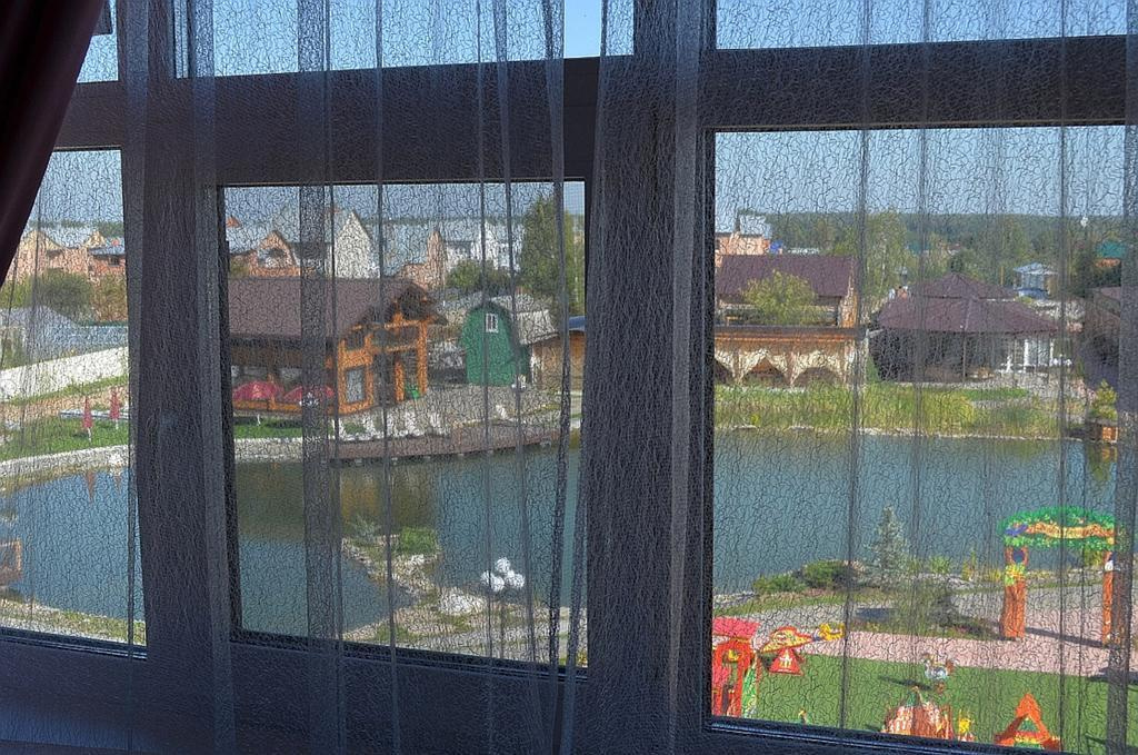 Люкс, основной корпус