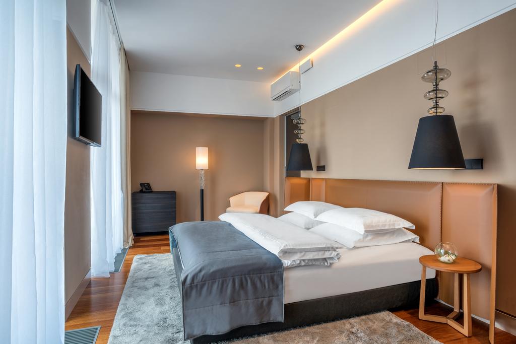 Посмотреть в галерее Suite Royal Garden 4-местный 3-комнатный