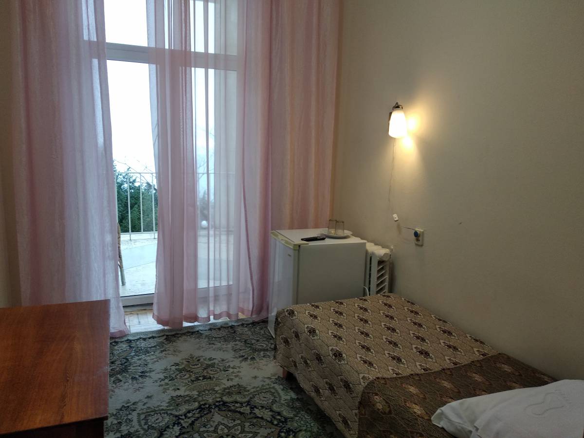 Номер 1-местный 1-комнатный с частичными удобствами корпус 1