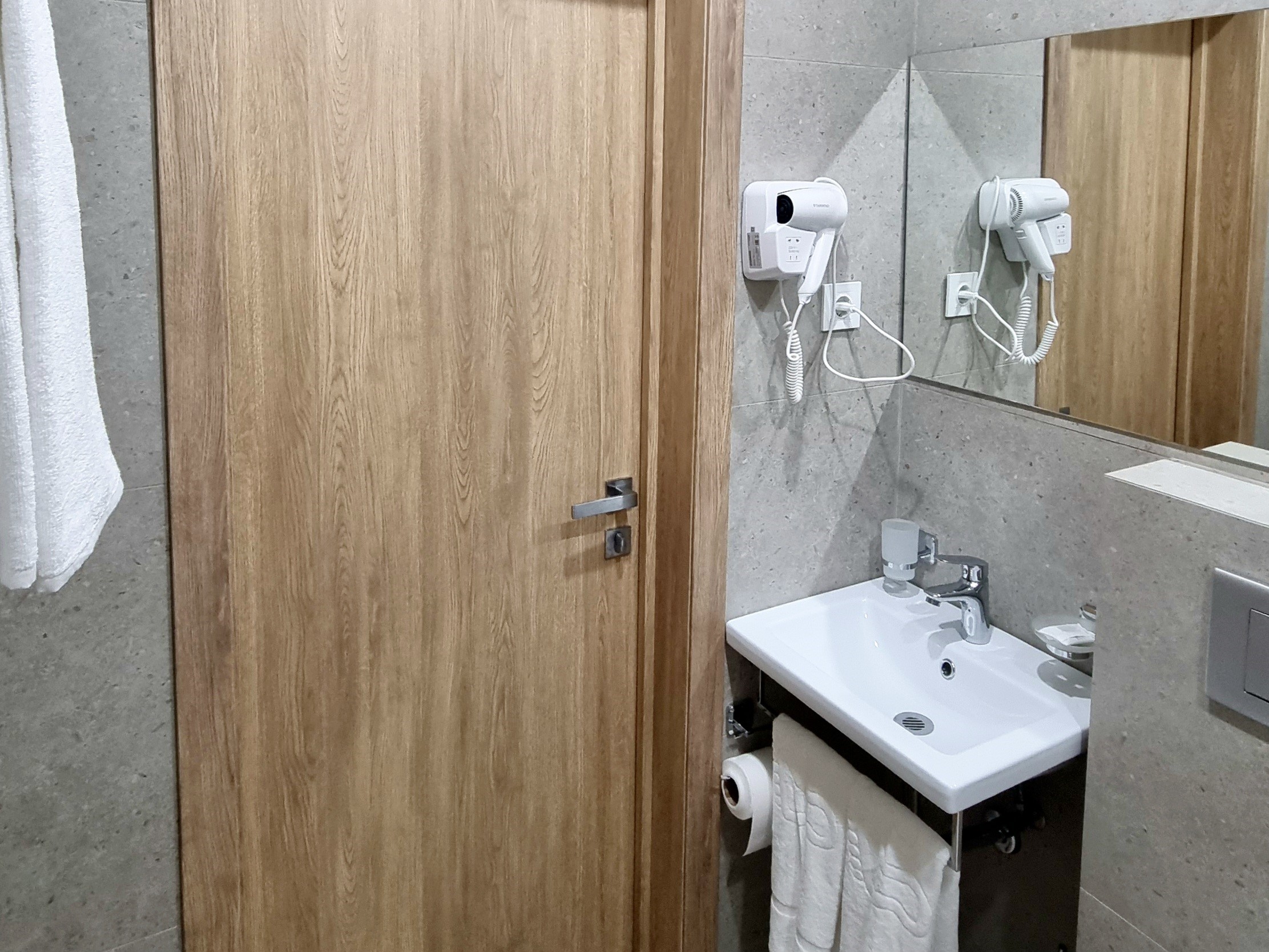 Посмотреть в галерее Люкс 3-местный 2-комнатный Мини+ без балкона