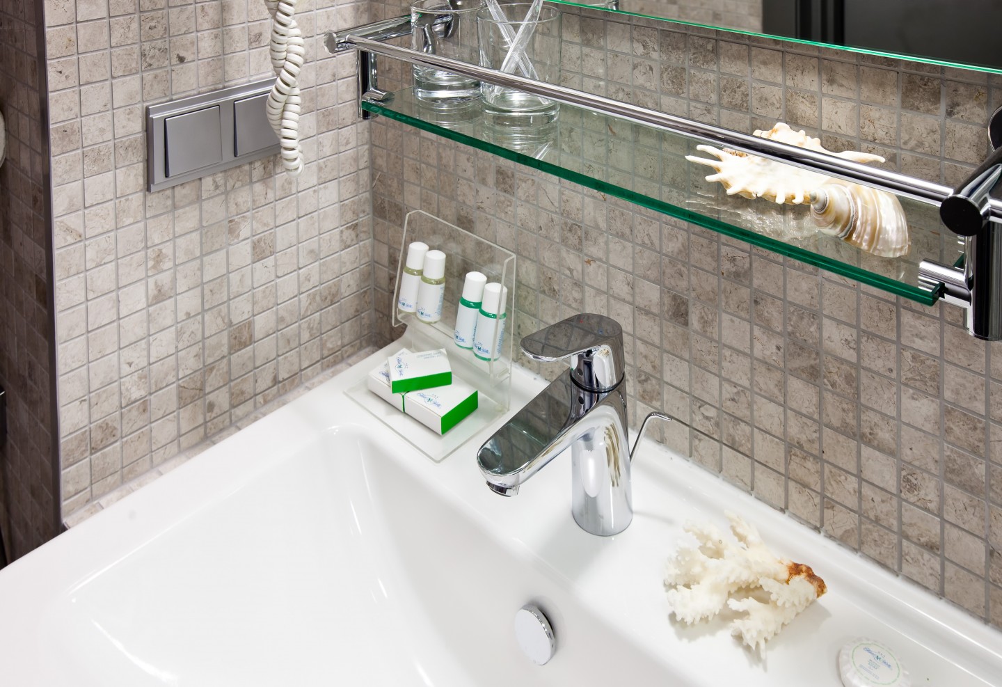 Люкс 3-местный 2-комнатный с двуспал.кроватью и диваном