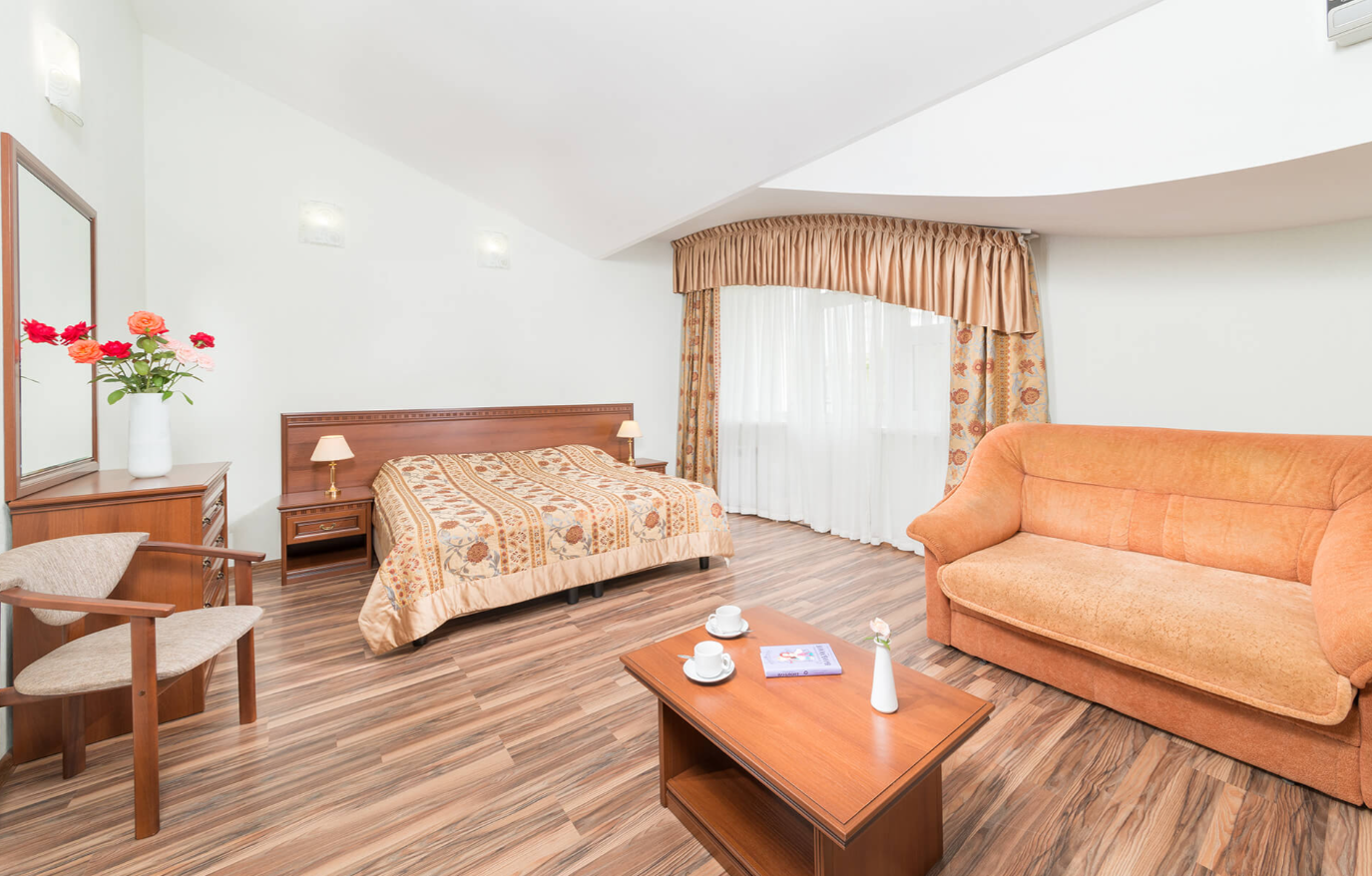 Джуниор сюит 2-местный 1-комнатный с баклконом 4-этаж корпус 3