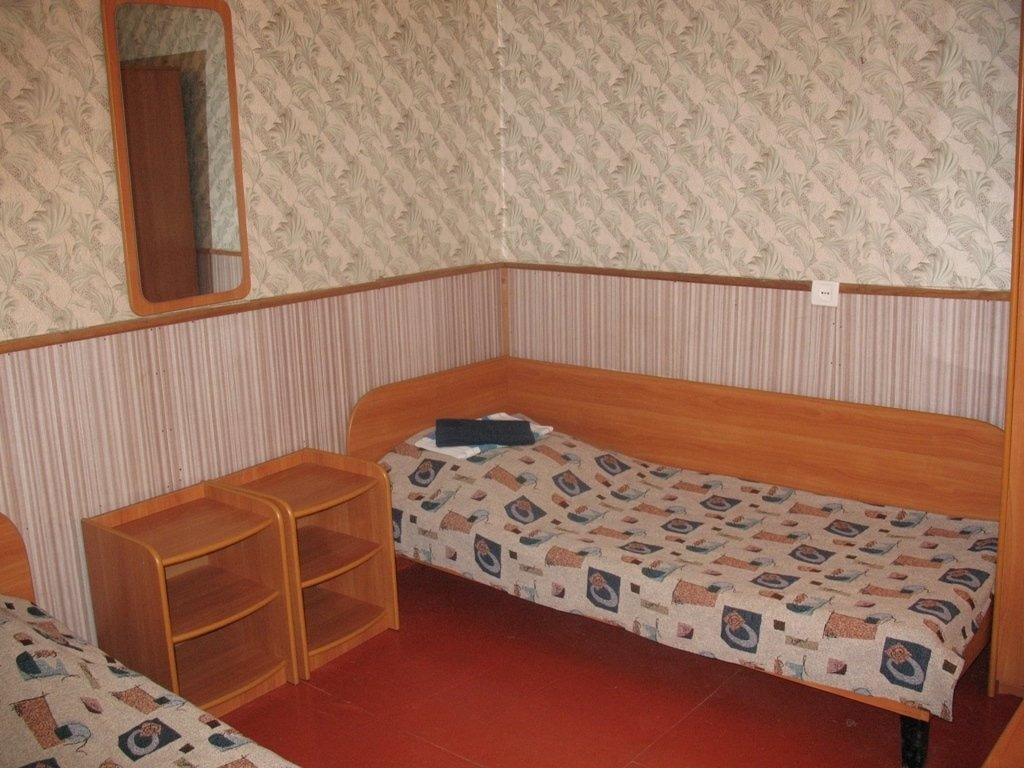 Посмотреть в галерее Домик 2-комнатный (душ с холодной водой)
