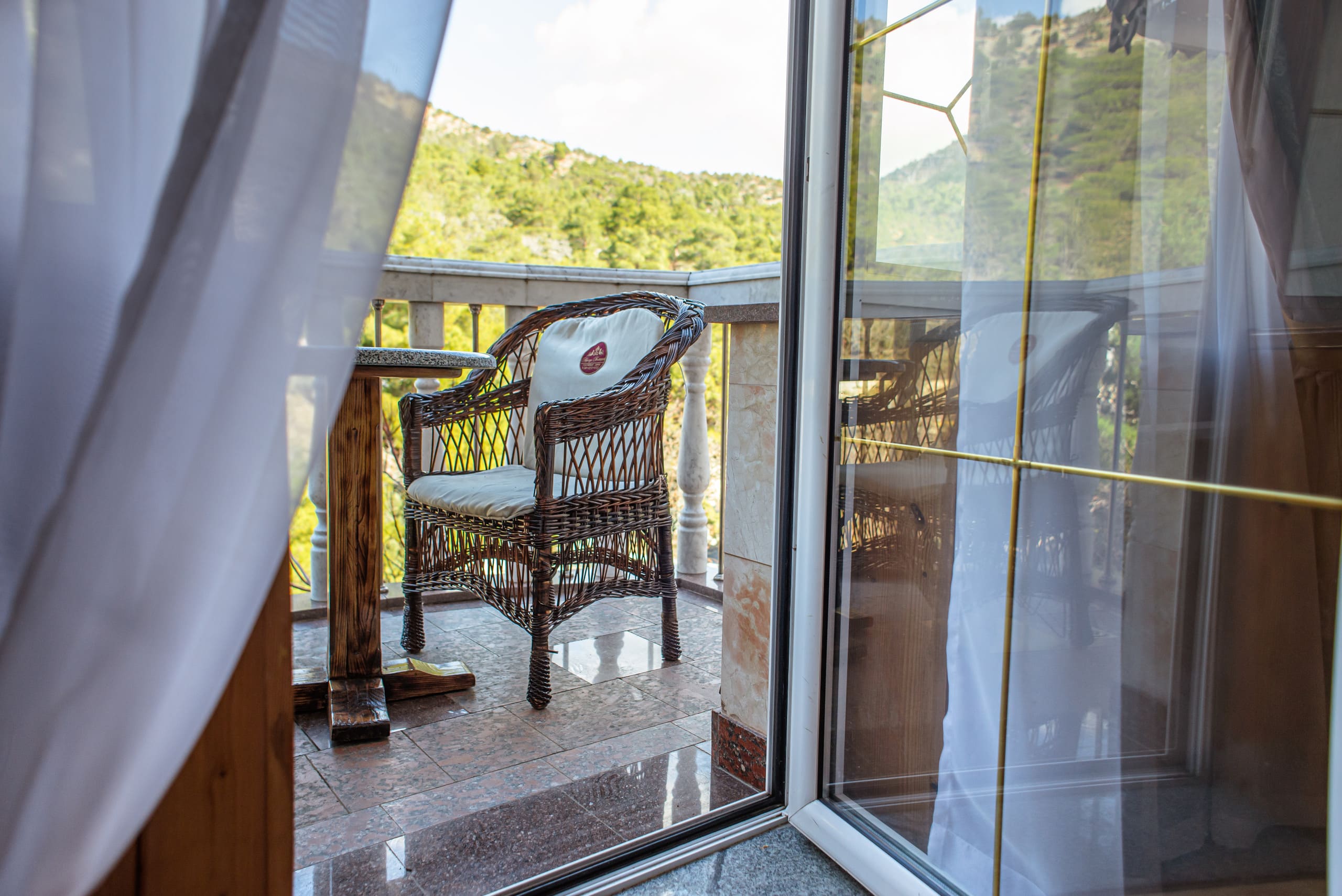 Стандартный 2-местный DOUBLE вид на горы