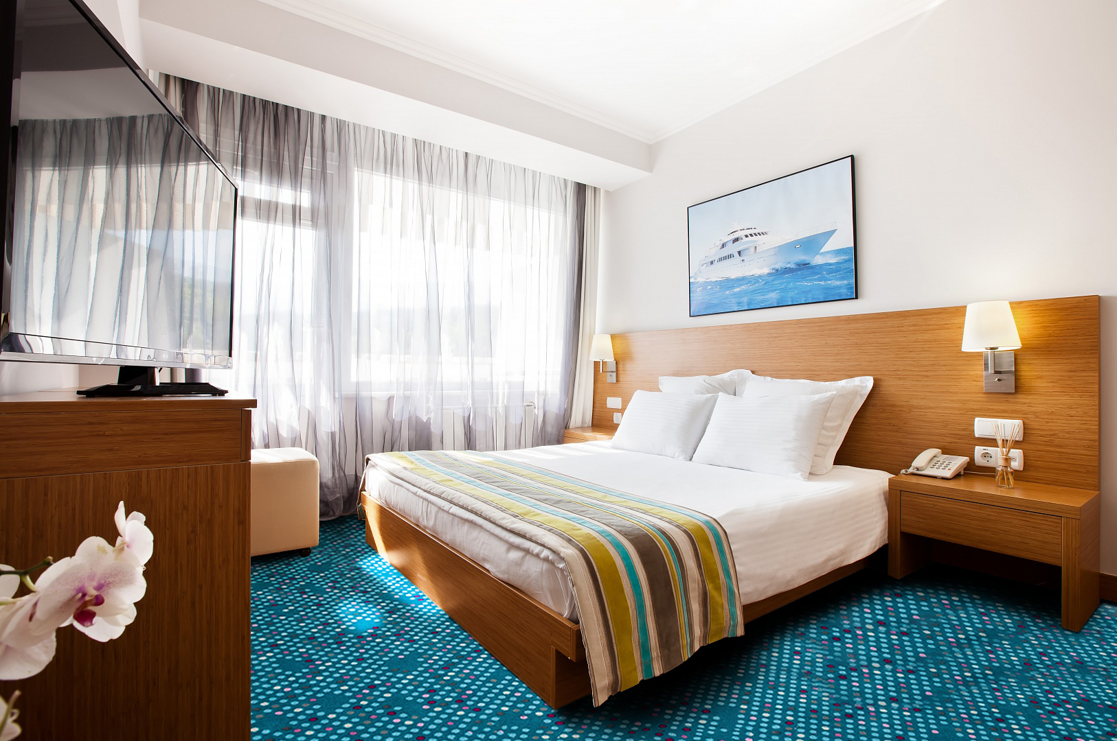 Стандартный 3-местный 2-комнатный с двуспальной кроватью и диваном