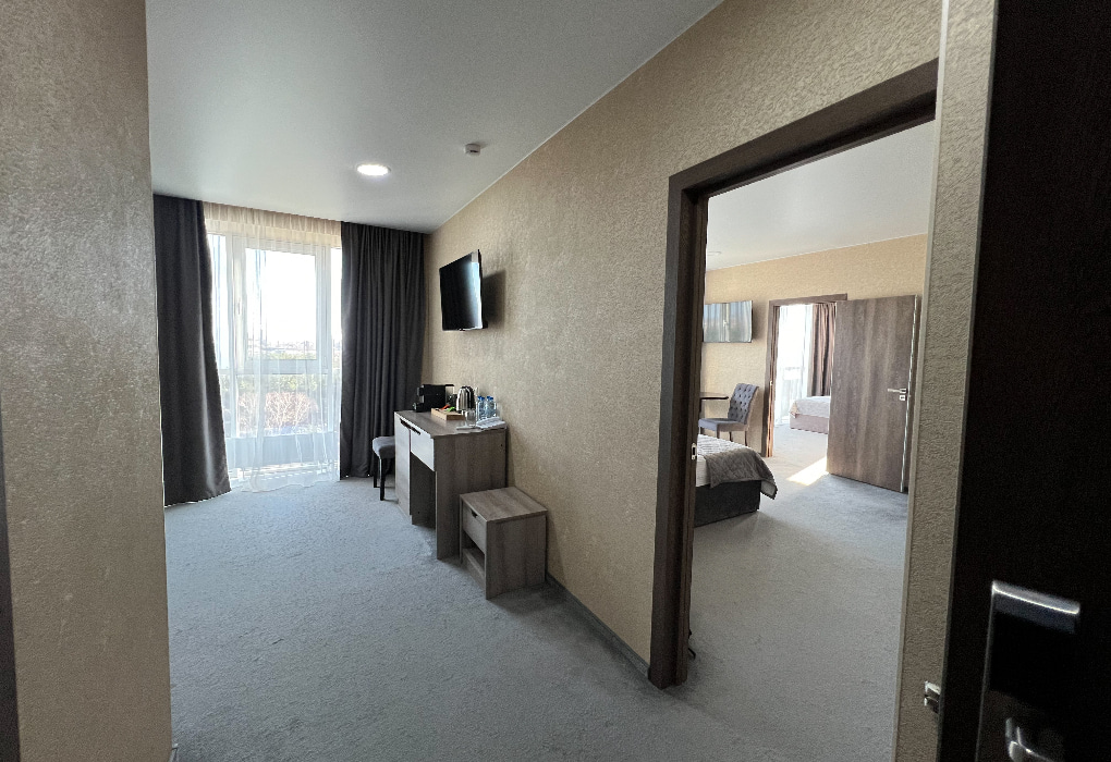 Посмотреть в галерее 2-мест.(разм. в 4-мест.) 3-комн. Family room