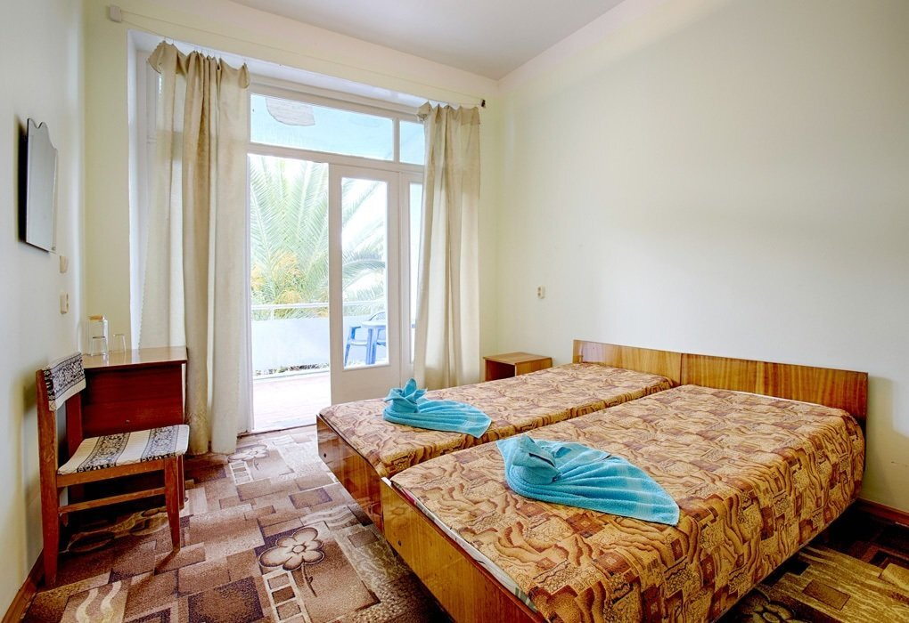 Эконом (душ на этаже) с балконом