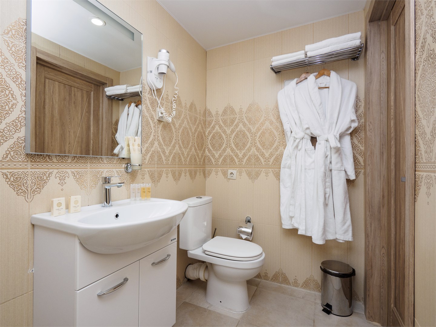 Полулюкс Полулюкс двух уровневый 