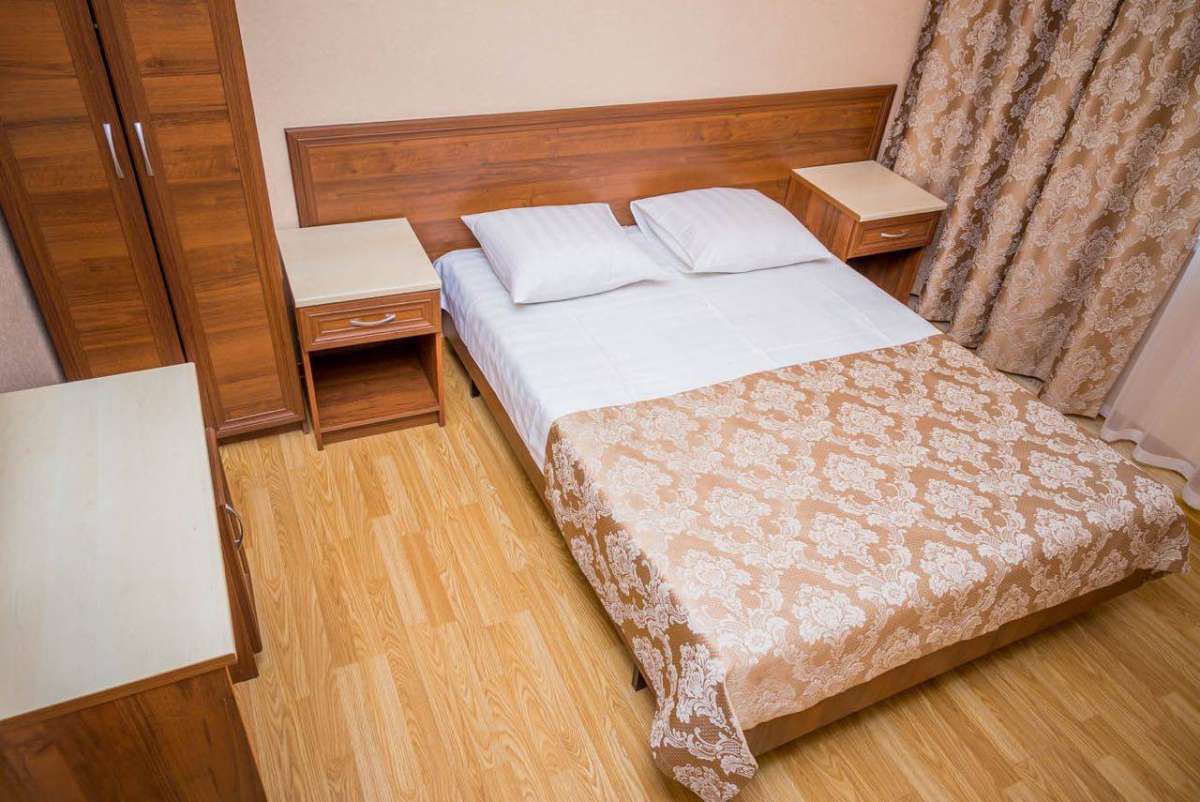 Посмотреть в галерее Номер 2-комнатный 4-местный номер с доп. местом