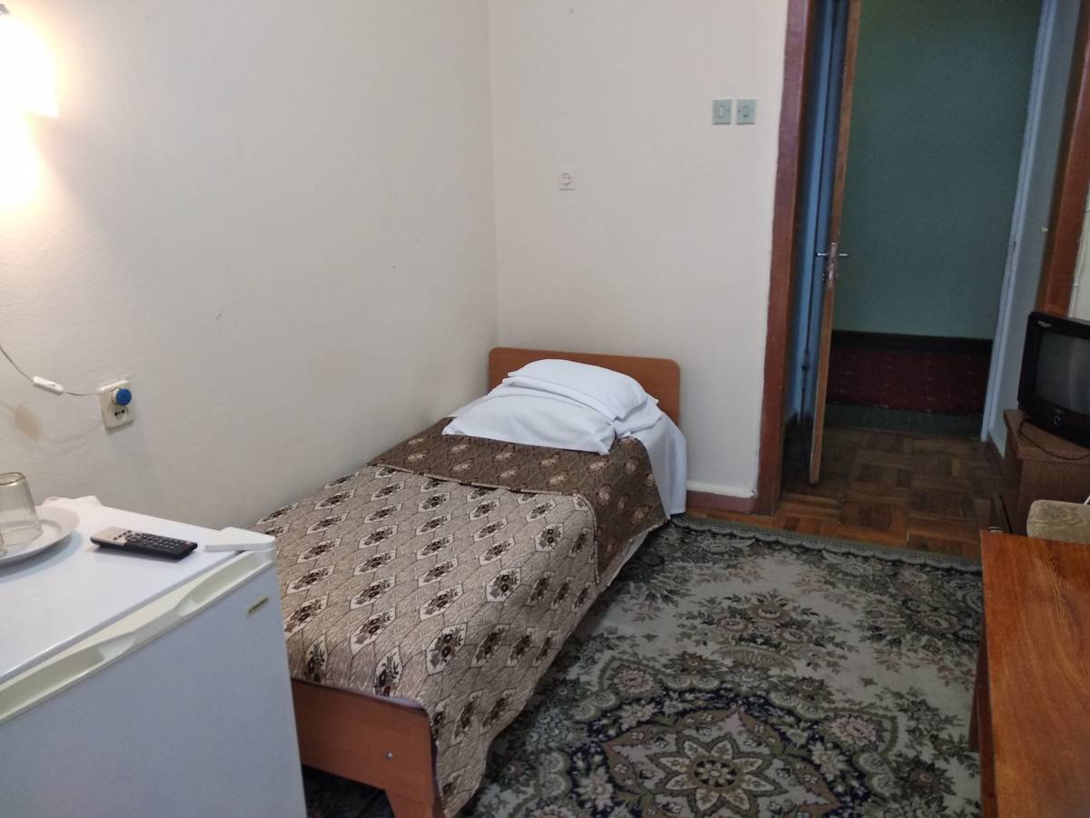 Номер 1-местный 1-комнатный с частичными удобствами корпус 1