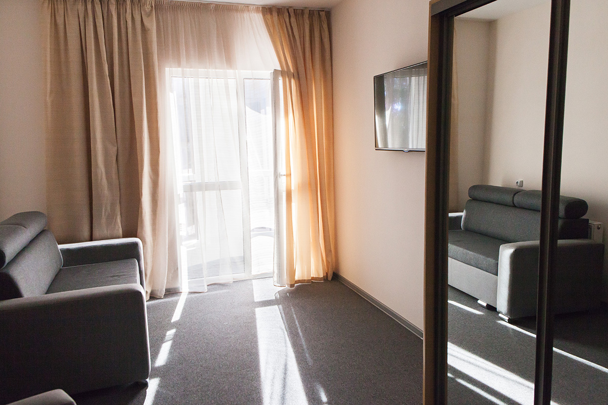 Семейный 3-местный 2-комнатный с лоджией №36,37