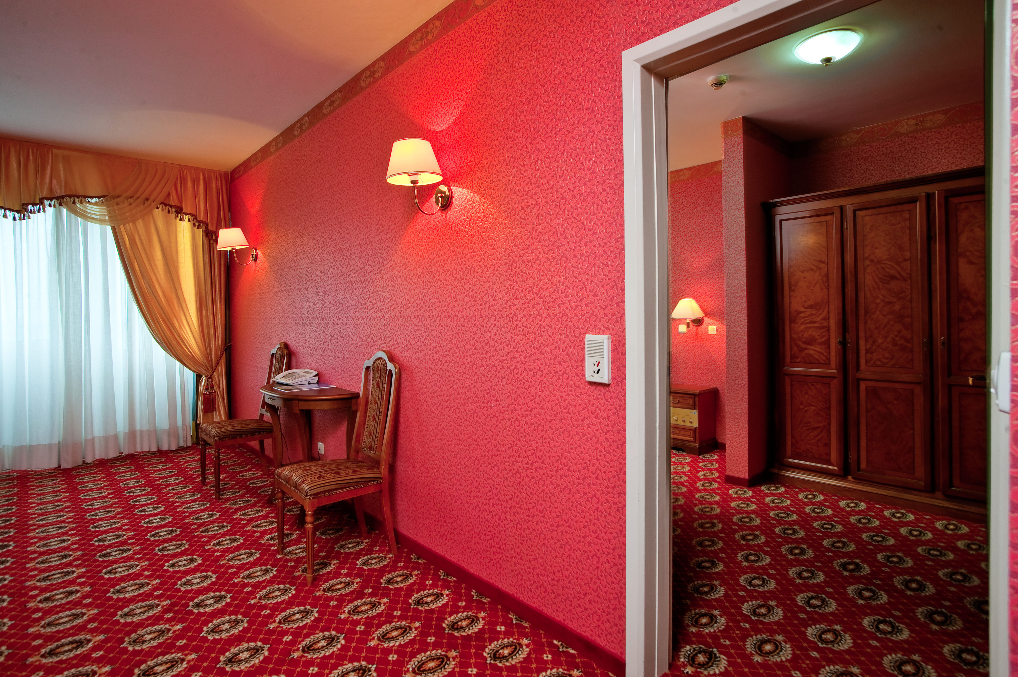 Посмотреть в галерее Люкс 2-местный 2-комнатный, корпус 2