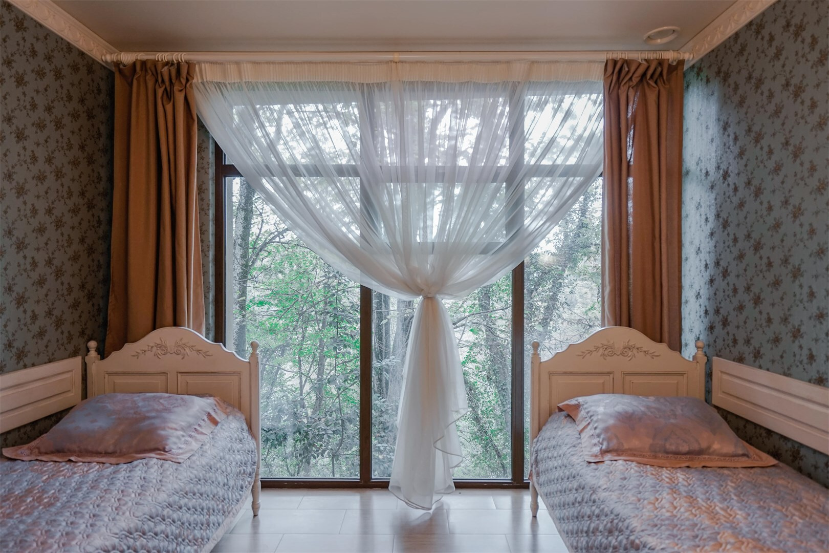 Standart Premium Blue, Main Building