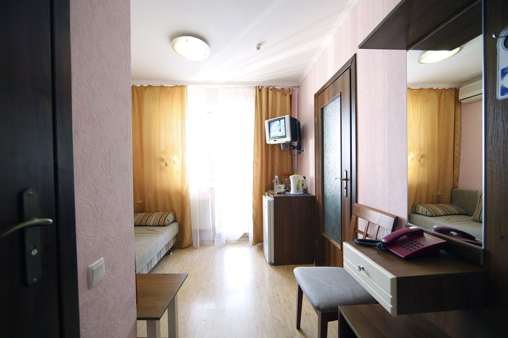 Студия + 2-местный 2-комнатный корпус 2