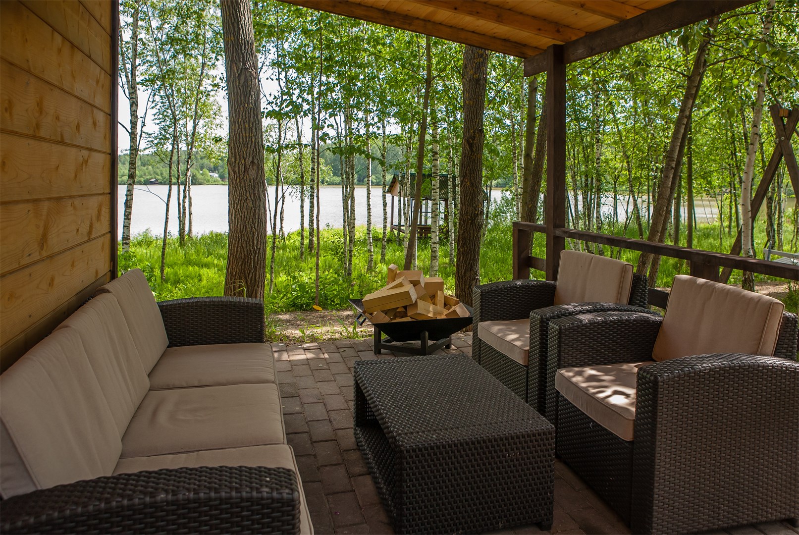 Дом 6-мест. с кух. на берегу