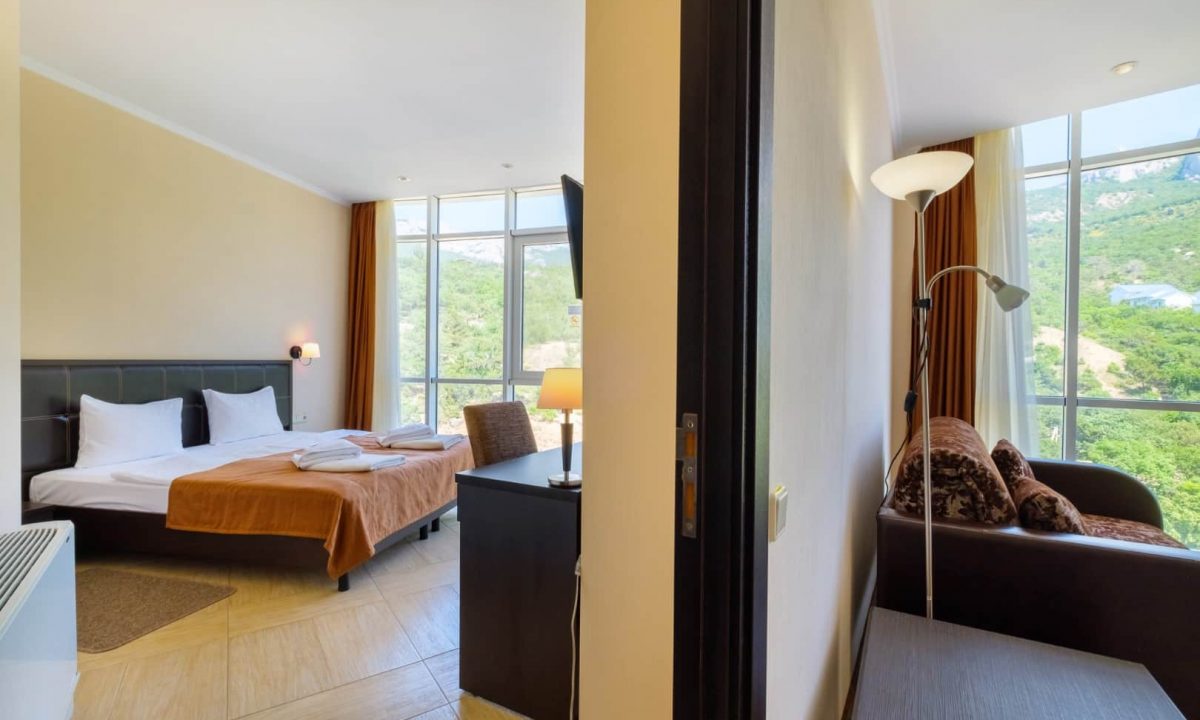 Люкс Семейный 3-местный горы