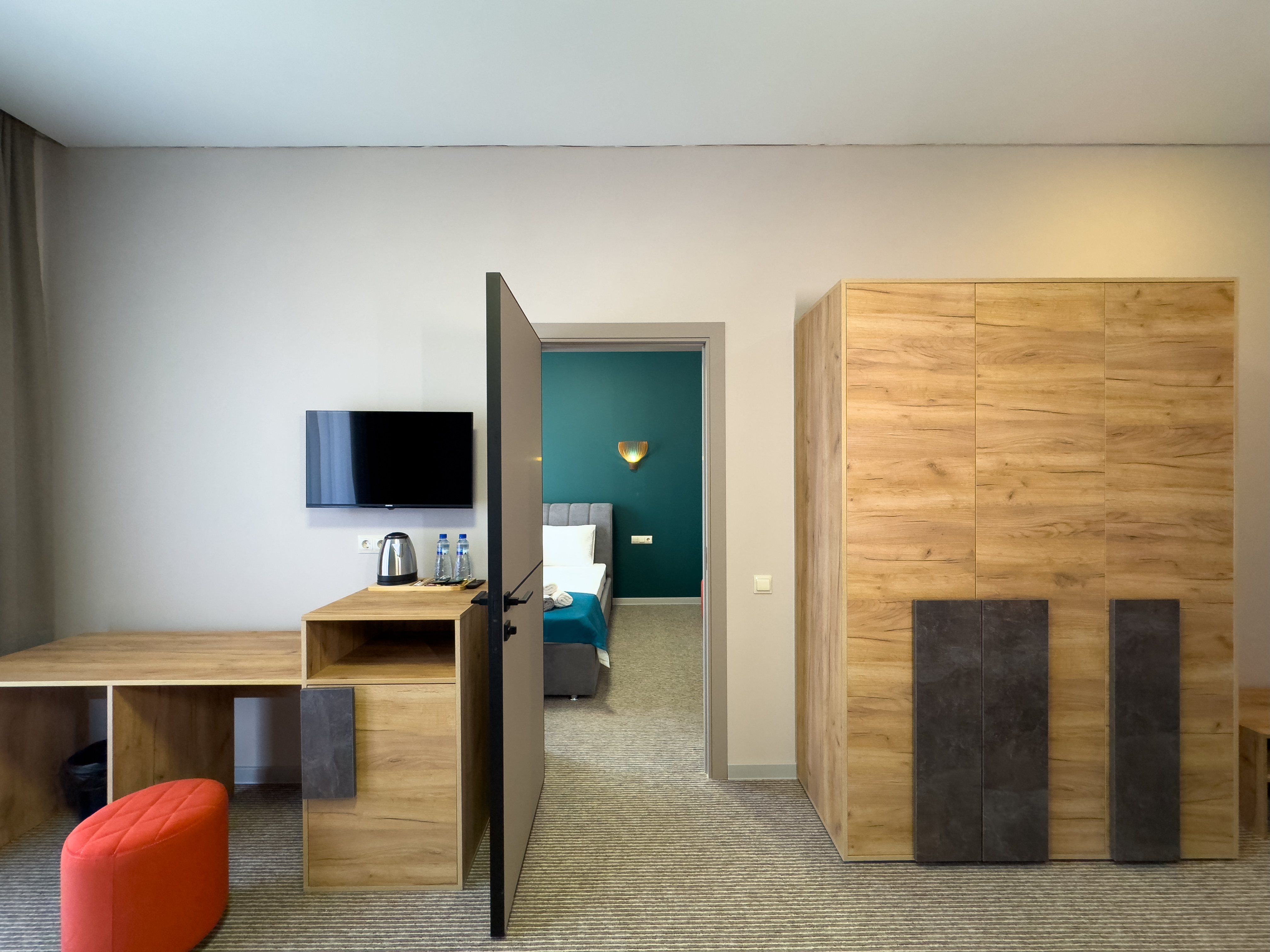 Люкс 2-местный 2-комнатный с балконом  корпус 2