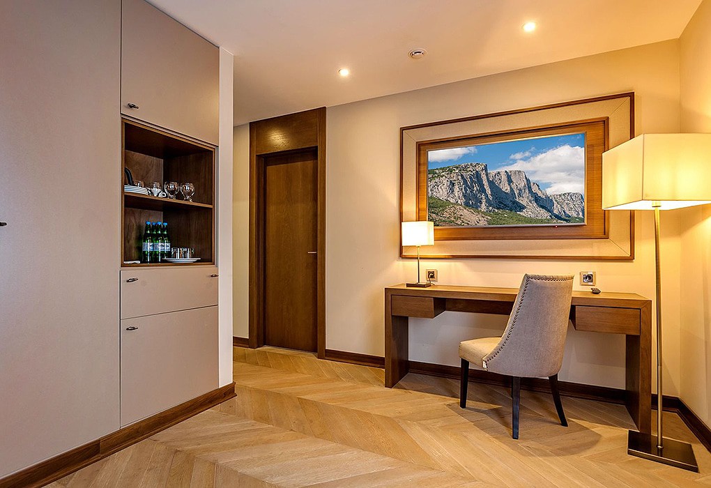 2-мест.(разм. в 4-мест.) сьют, главн. корпус